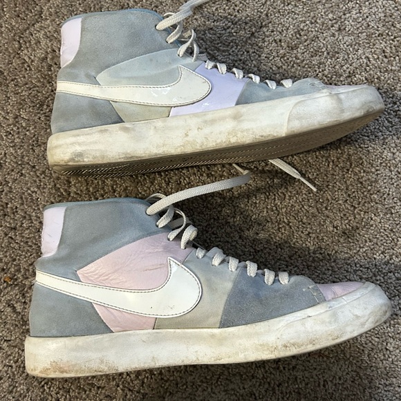 Nike Easter High-Top Sneakers - Picture 3 of 6